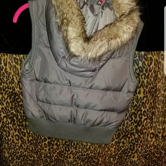 Grey puffer vest - Picture 2 of 2